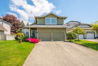 Real estate agent assessing a Sherwood Park home, representing an accurate Sherwood Park home evaluation